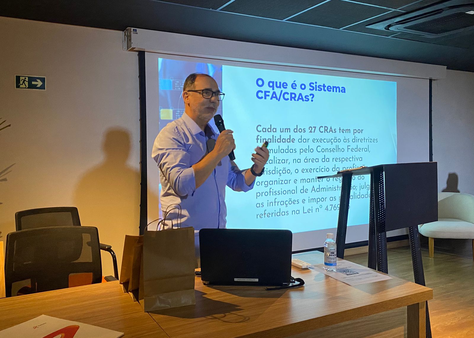 Presidente do CRA-RS palestra no Cesuca